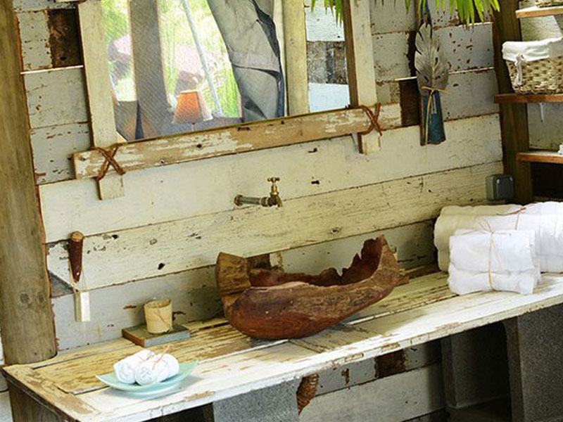 Mauritius Otentic eco tent sink made with old recycled